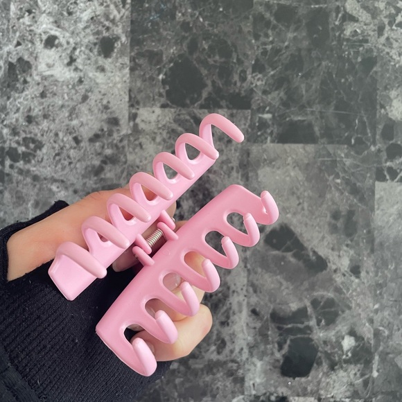 Pink hairclaw 🌸 - Picture 1 of 3
